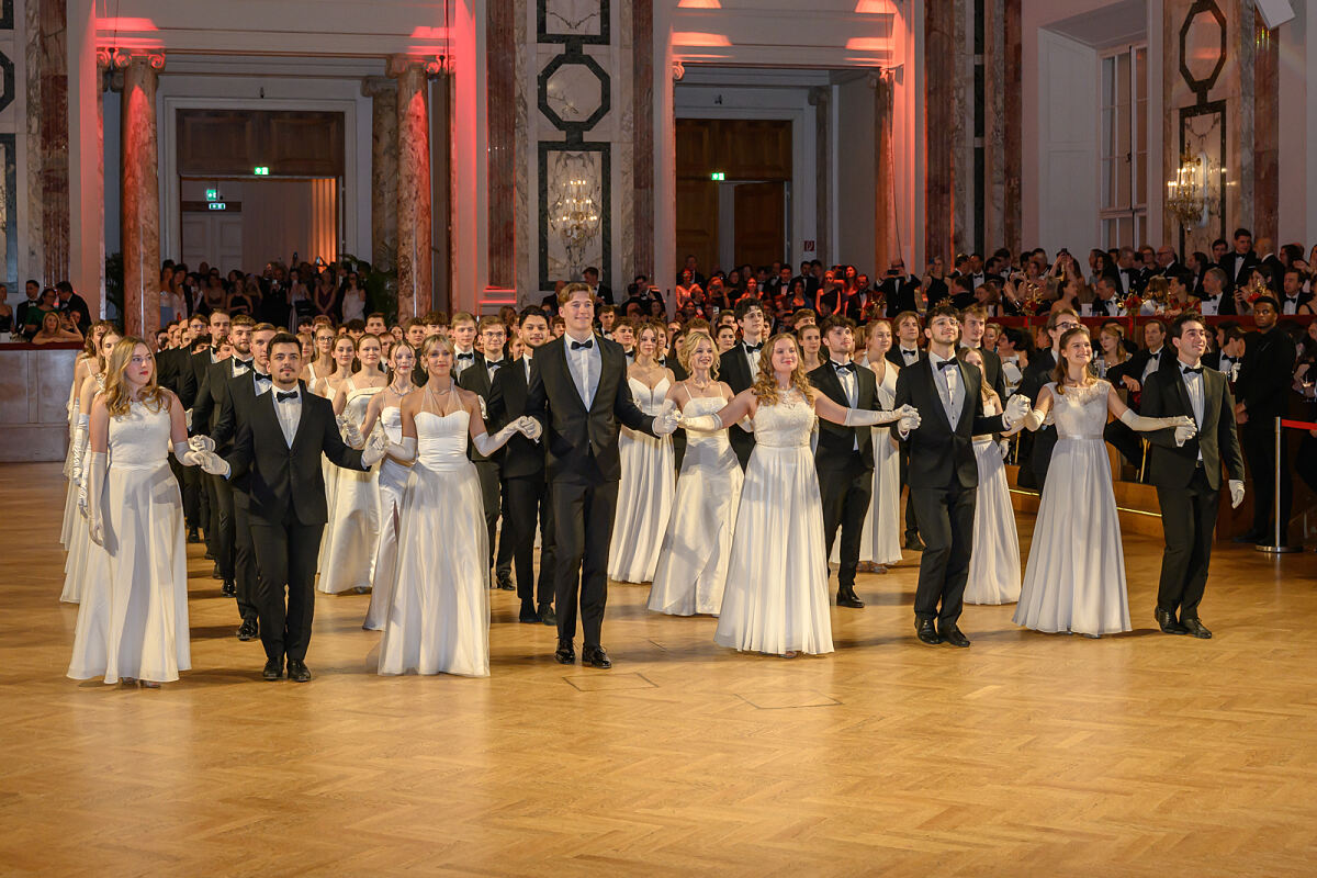  Ballkomitee der Wiener Tanzschulen unter der Leitung von Eddy Franzen und Richard Fränzl. 