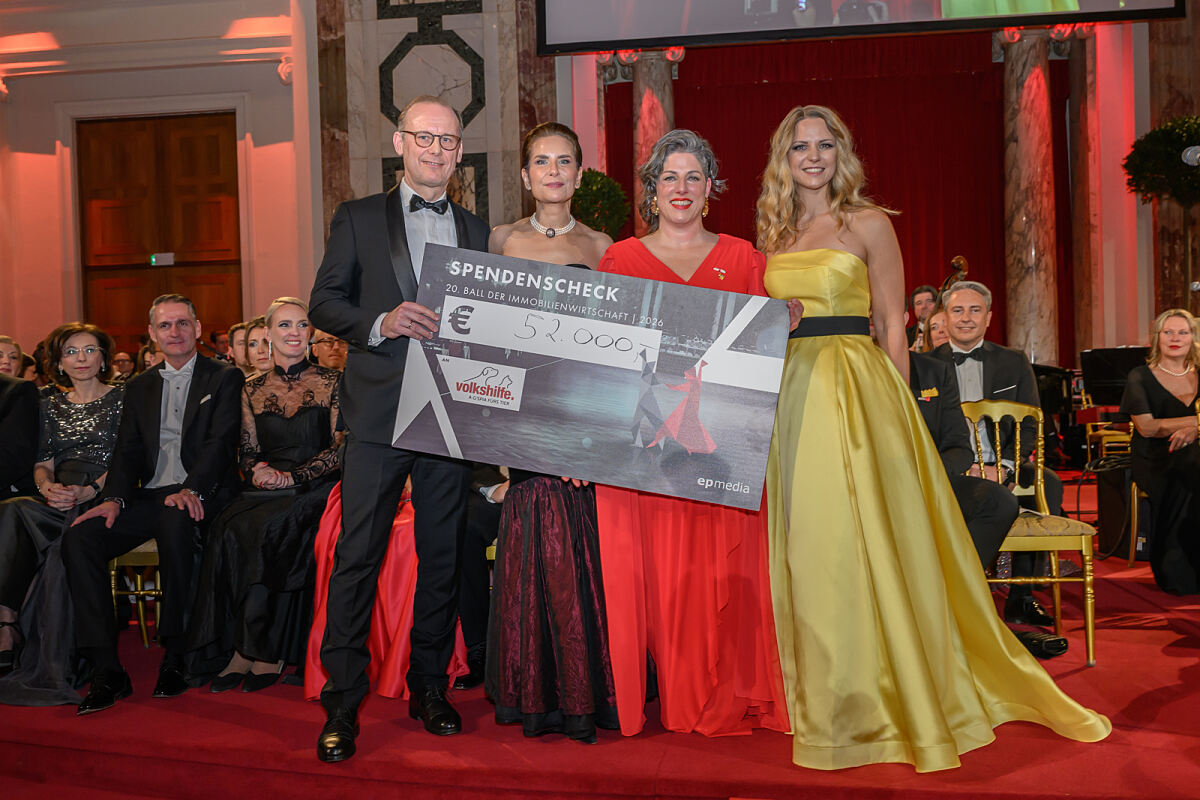 Scheckübergabe Immobilienball 2026