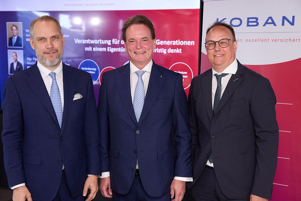 Bild v.l.n.r.: Pavel Nepala (Geschäftsführer der RENOMIA GROUP), Klaus Koban (CEO und geschäftsführender Gesellschafter der KOBAN), Florian Karle (geschäftsführender Gesellschafter der SÜDVERS)